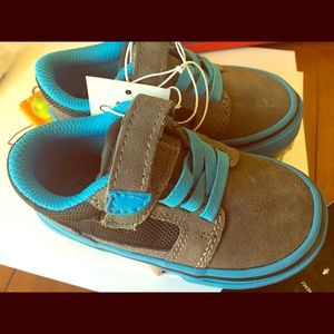 Toddler Boy Velcro Sneakers, Gray w/Blue Trim